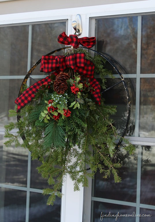 Outdoor Vintage Christmas Decorating Ideas &#038; How to Make a Bow!