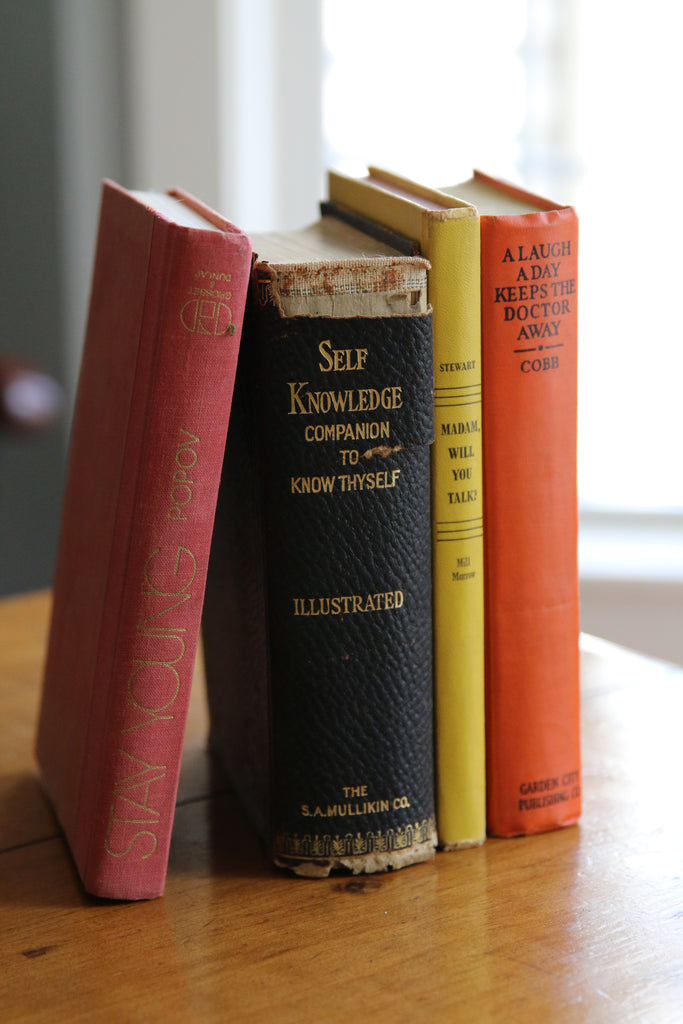 Decorating with Vintage Books - 5 Tips
