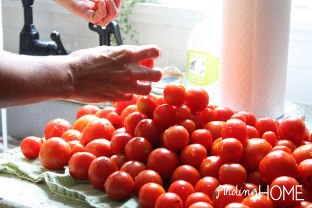 Roasting Tomatoes &amp; Thankful for 2 Years of Blogging